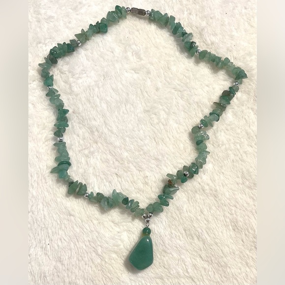 Beautiful Green Aventurine Chip Pendant drop necklace in excellent condition! - Picture 1 of 5